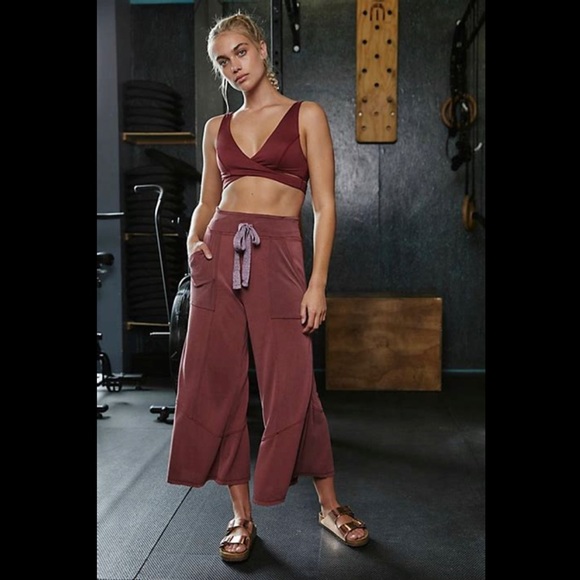 ⚡️LAST ONE!!!⚡️ FREE PEOPLE Stride On Cropped Wide Leg Pants - Picture 2 of 5